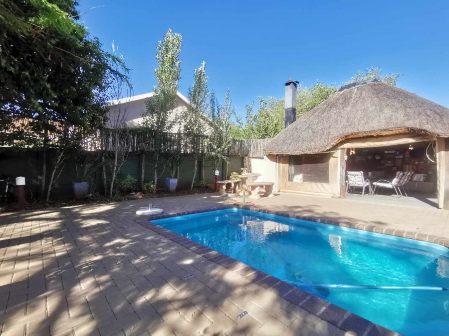 4 Bedroom Property for Sale in Langenhovenpark Free State